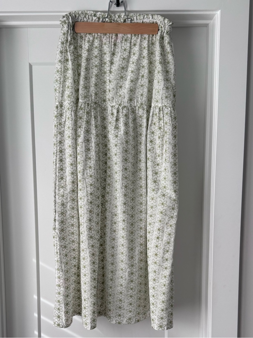Lisa Says Gah Elastic Waist Midi Skirt in Light Sage Floral - Picture 2 of 4